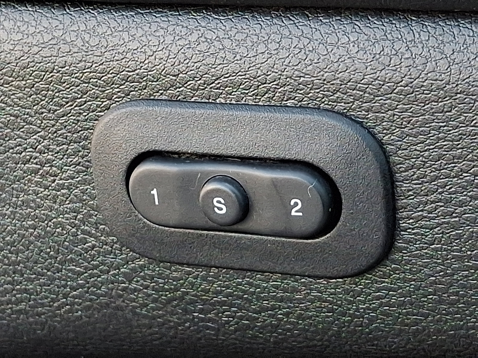 Used 2020 Dodge Durango GT image 29