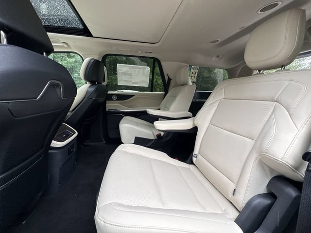 New 2027 Lincoln Navigator Reserve AWD/4WD image 23
