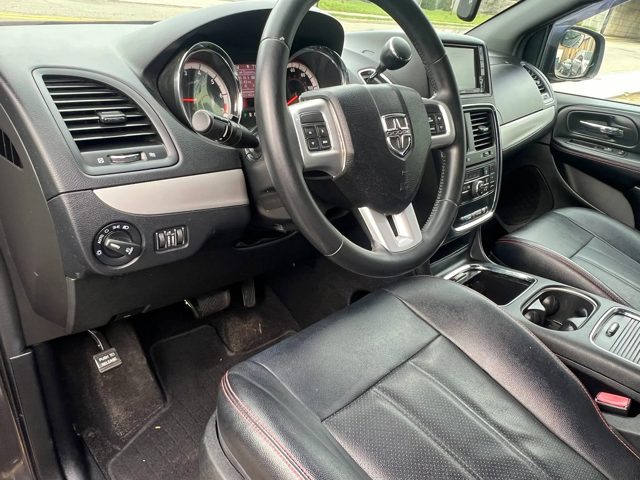 Used 2016 Dodge Grand Caravan R/T FWD image 16