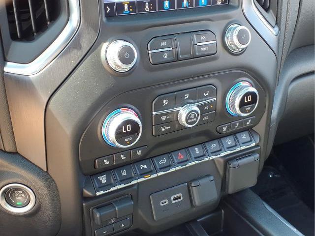 Used 2022 GMC Sierra 2500 AT4 w/ AT4 Premium Plus Package AWD/4WD image 12