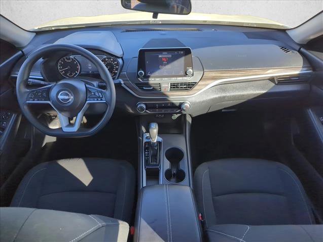 Used 2025 Nissan Altima 2.5 SV image 17