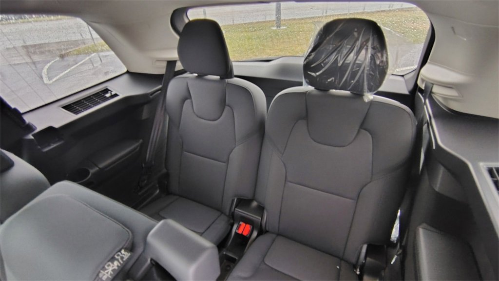 New 2026 Volvo XC90 T8 Plus w/ Protection Package Premier image 33