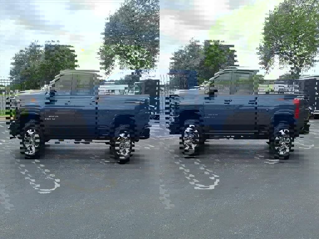 Used 2025 Chevrolet Silverado 2500 Custom w/ Custom Value Package image 9