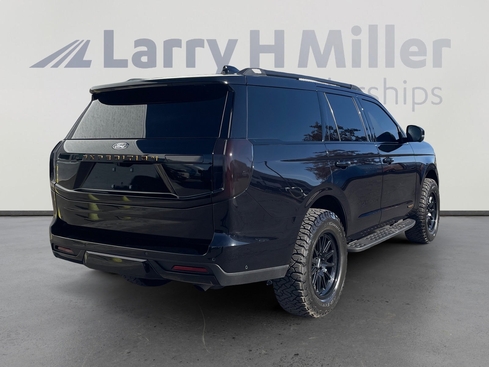 Used 2025 Ford Expedition Tremor AWD/4WD image 5