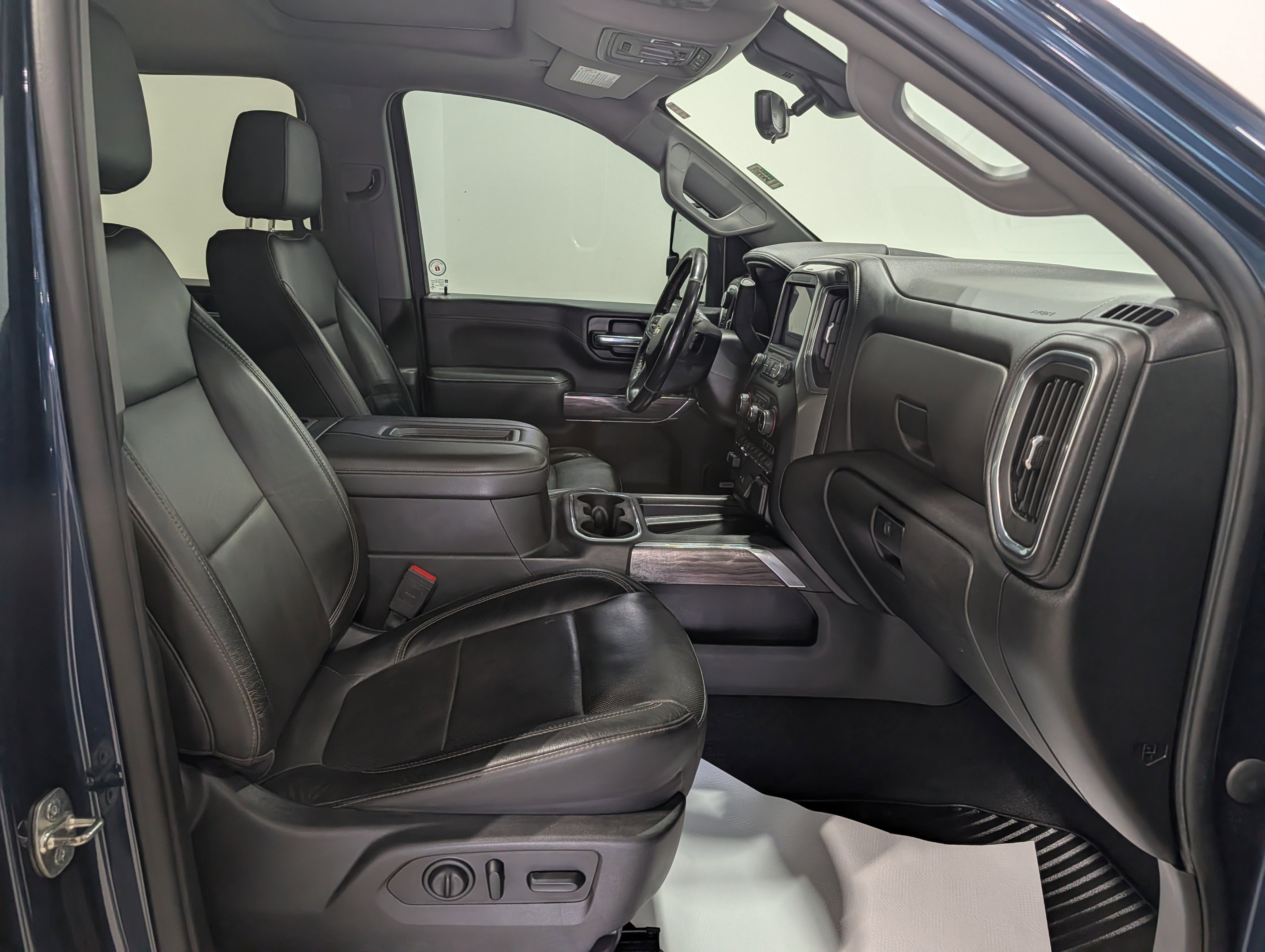 Used 2020 Chevrolet Silverado 2500 LTZ w/ LTZ Premium Package AWD/4WD image 21