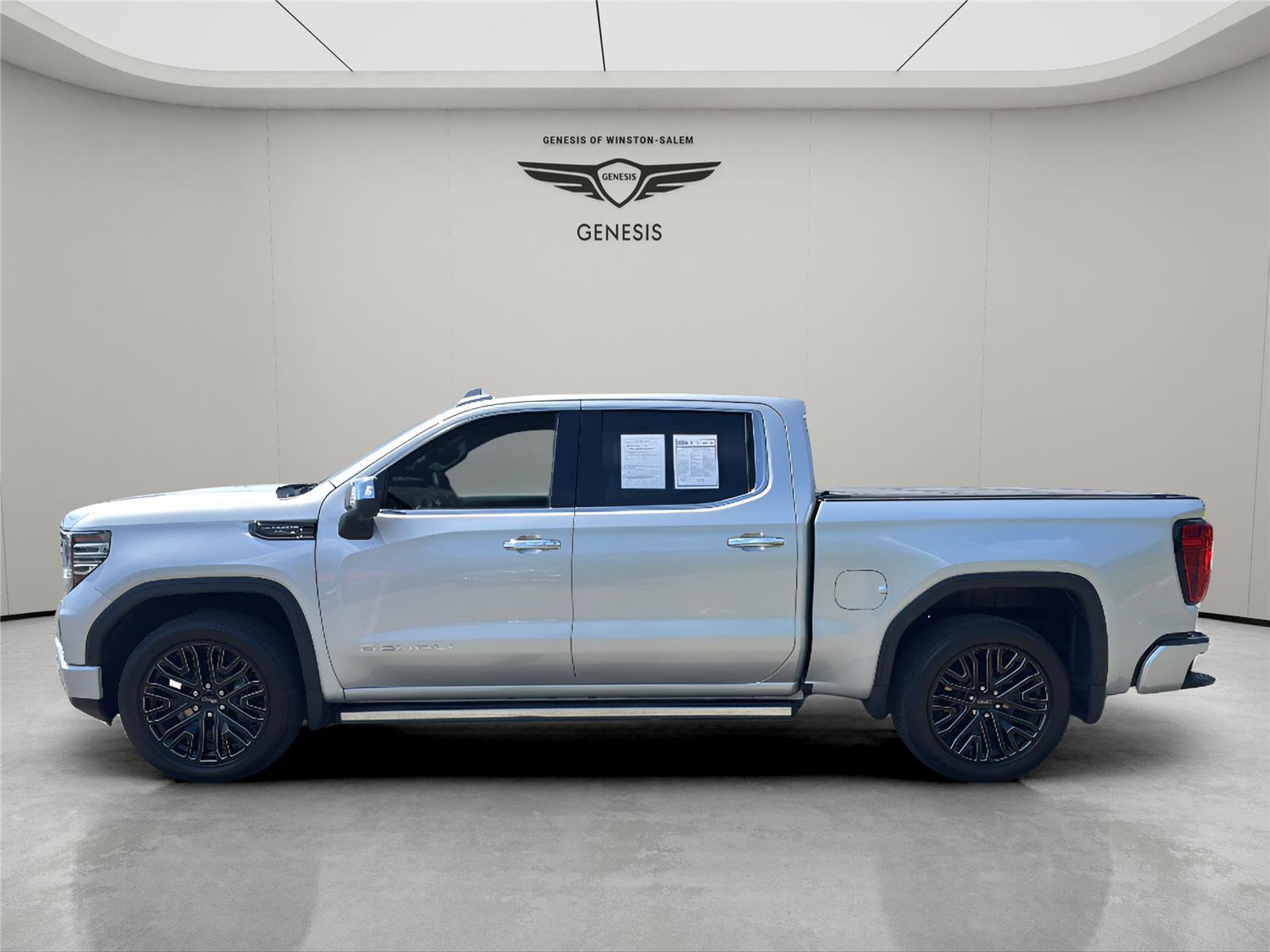 Used 2022 GMC Sierra 1500 Denali Ultimate AWD/4WD image 2