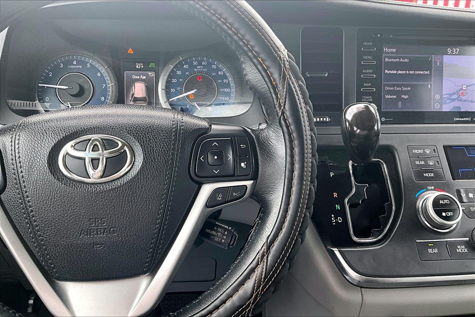 Used 2018 Toyota Sienna XLE w/ XLE Navigation Package FWD image 17