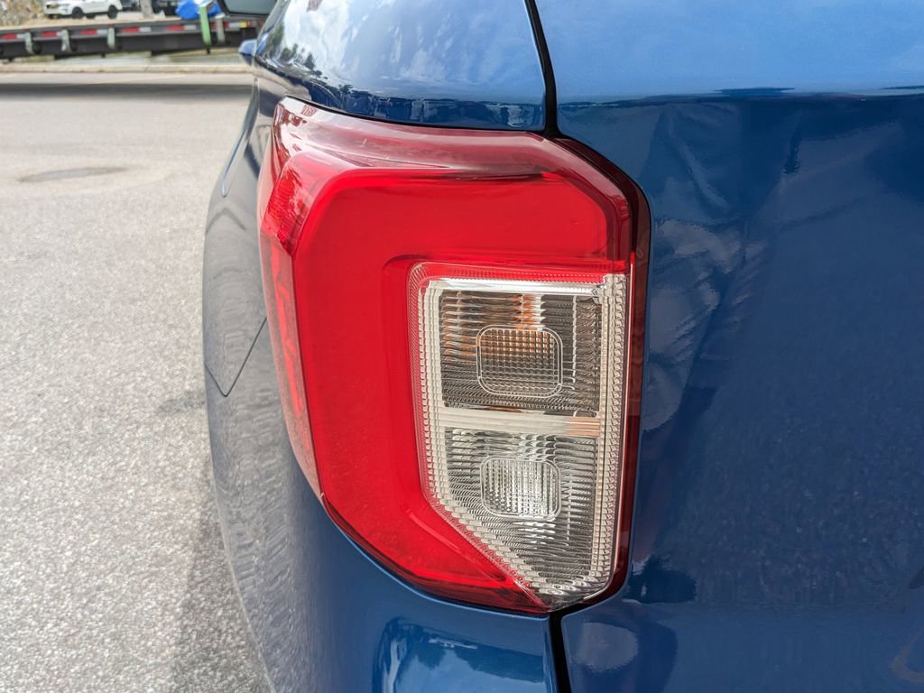 Used 2021 Ford Explorer Limited w/ Equipment Group 301A image 11