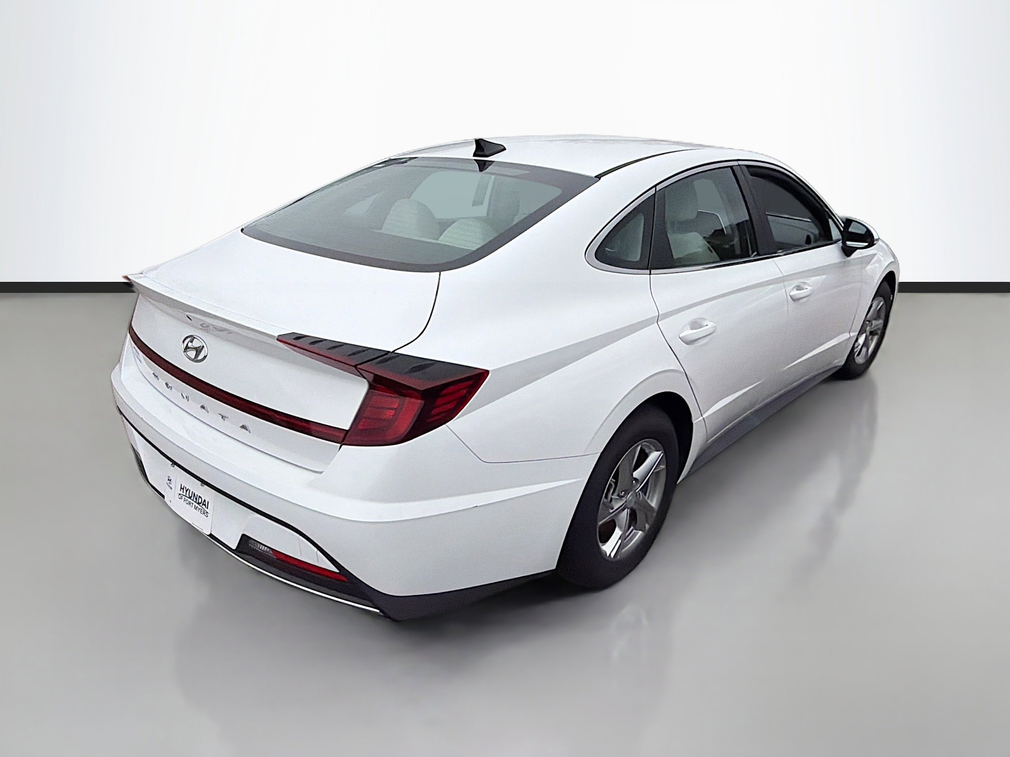Used 2023 Hyundai Sonata SE w/ Preferred Accessory Package image 3