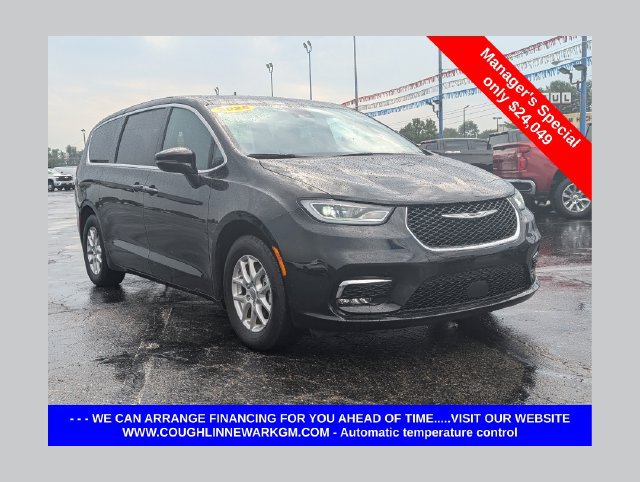 Used 2025 Chrysler Pacifica Select FWD 360° Tour