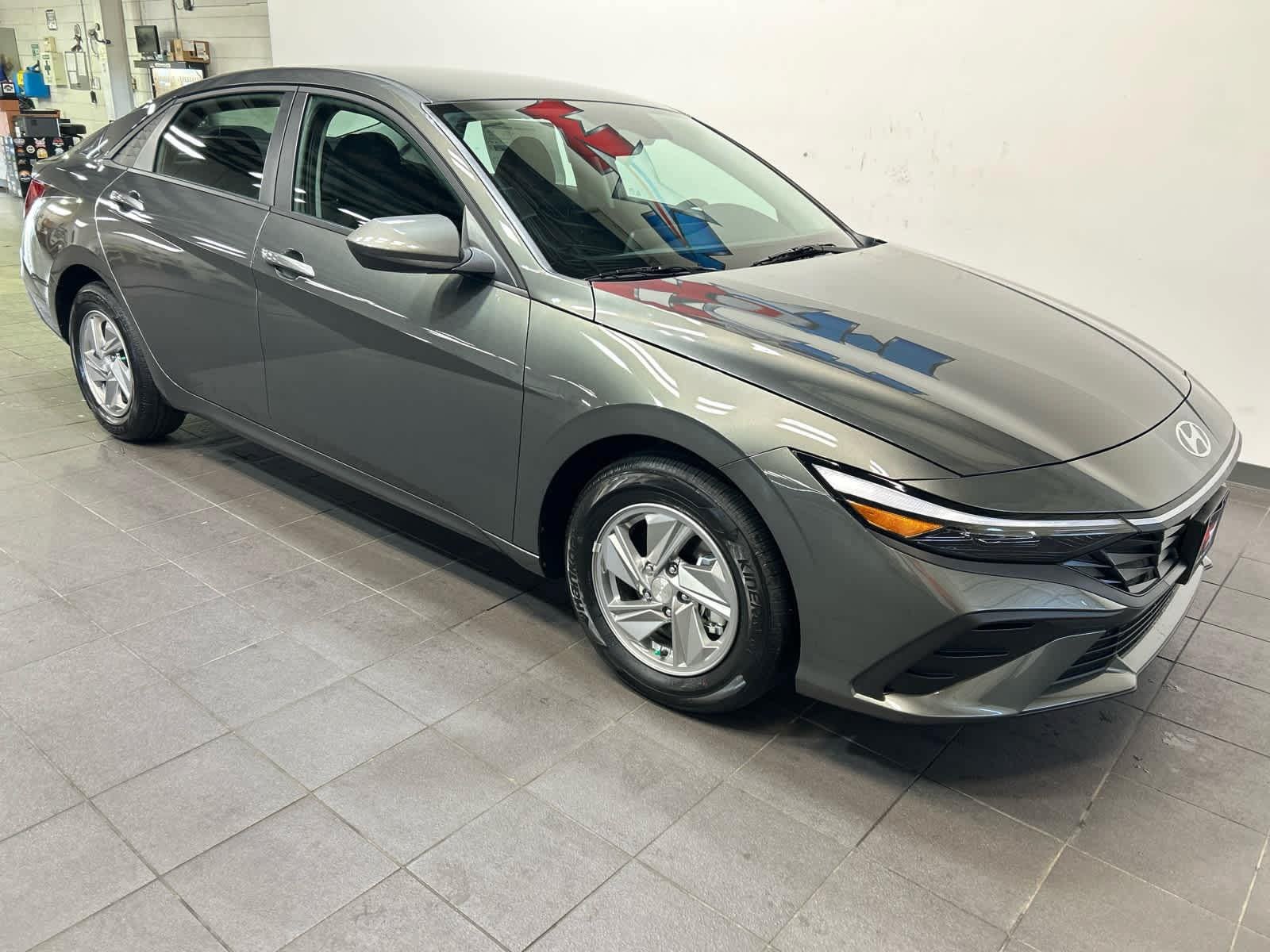 New 2026 Hyundai Elantra SE FWD image 2