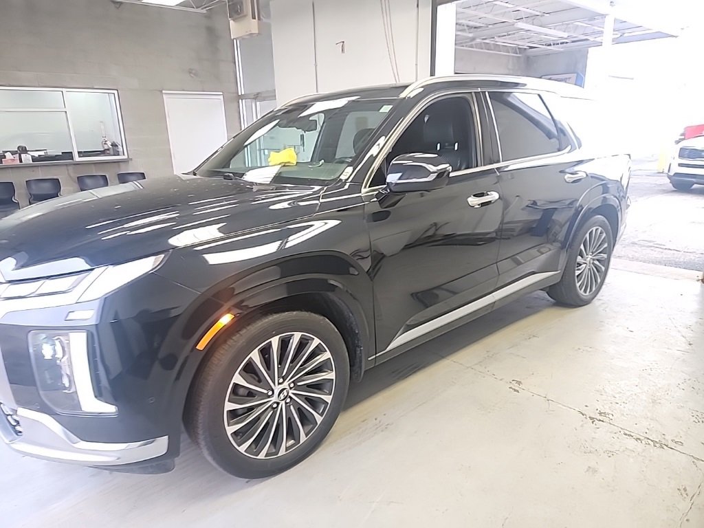 Used 2023 Hyundai Palisade Calligraphy image 4