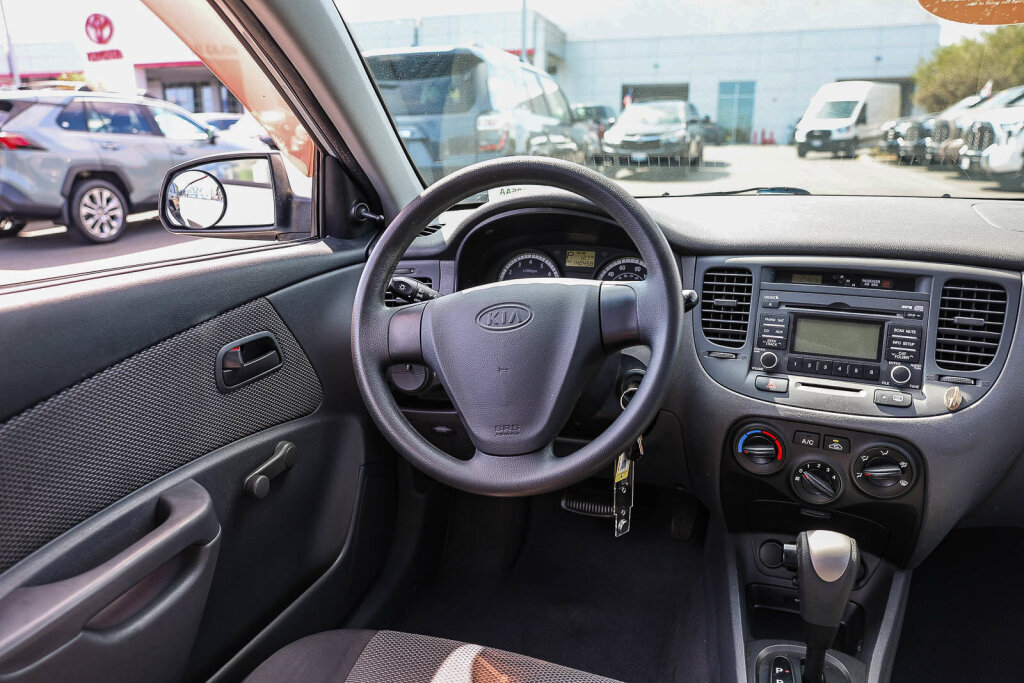 Used 2009 Kia Rio LX FWD image 4