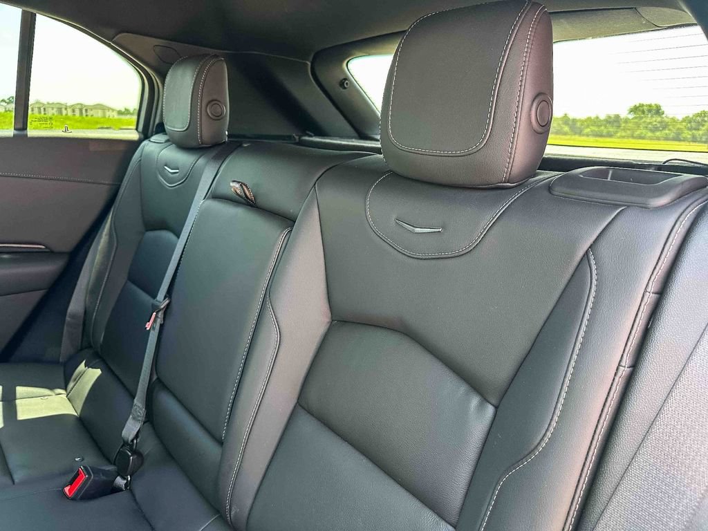 Used 2024 Cadillac XT4 Luxury w/ Cold Weather Package FWD image 19