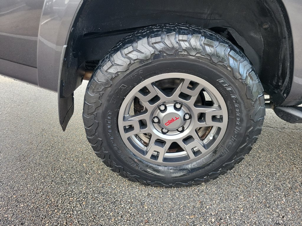 Used 2018 Toyota 4Runner TRD Off-Road Premium w/ TRD Performance Package AWD/4WD image 30