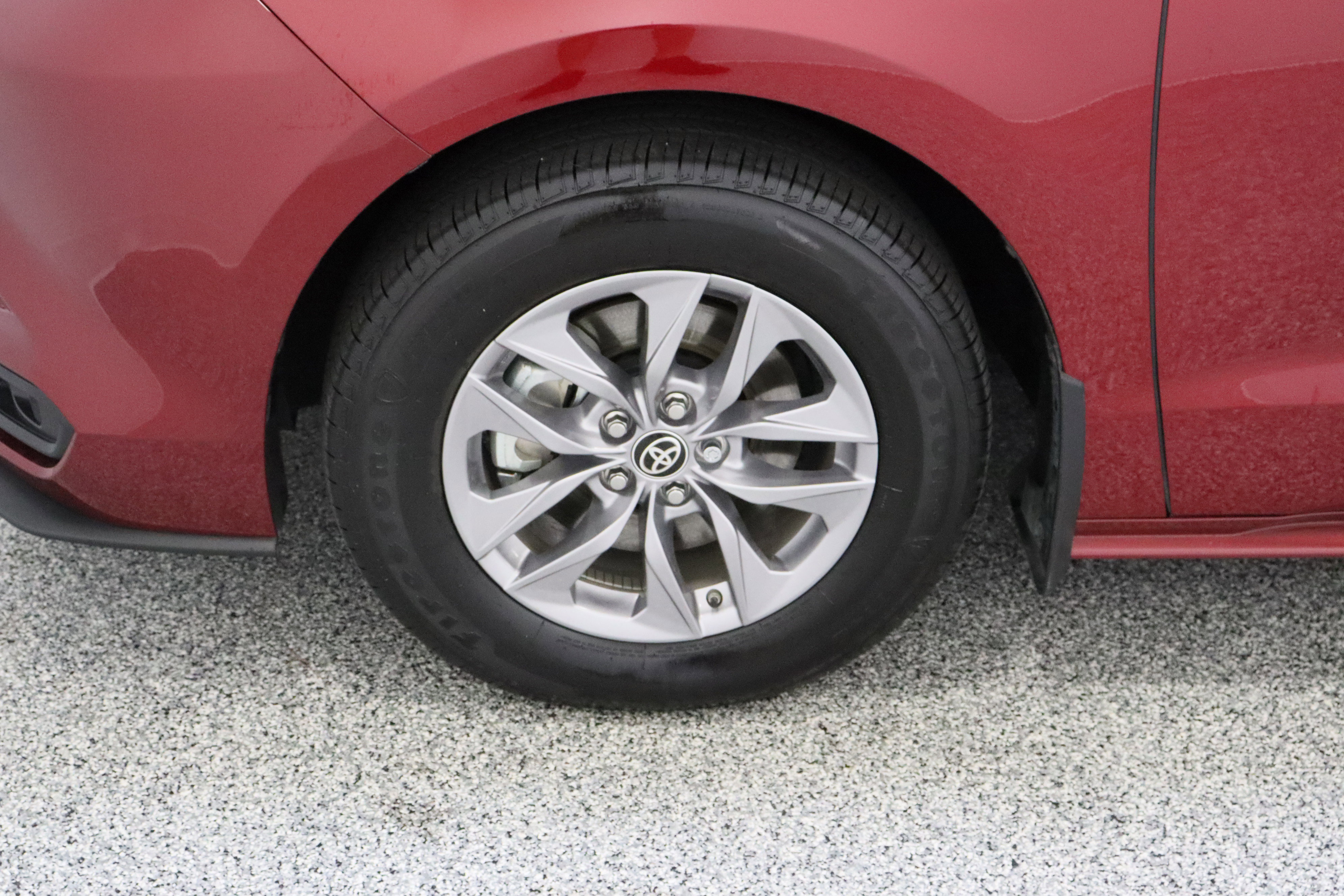 Used 2025 Toyota Sienna LE image 11