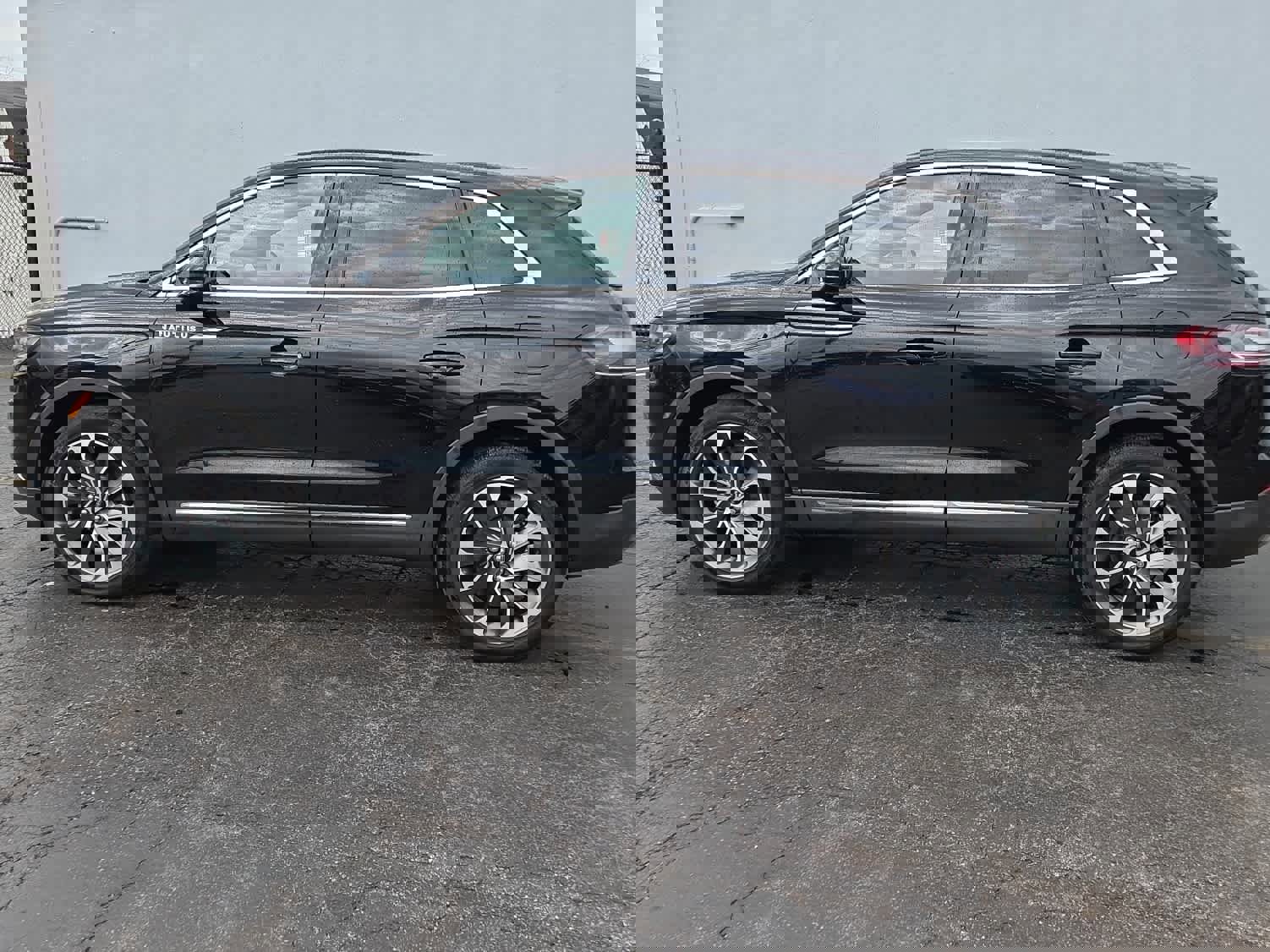 Used 2023 Lincoln Nautilus Reserve image 8