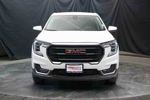 Used 2024 GMC Terrain SLE image 4