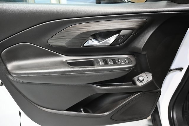 Used 2023 GMC Terrain SLE w/ Driver Convenience Package image 25