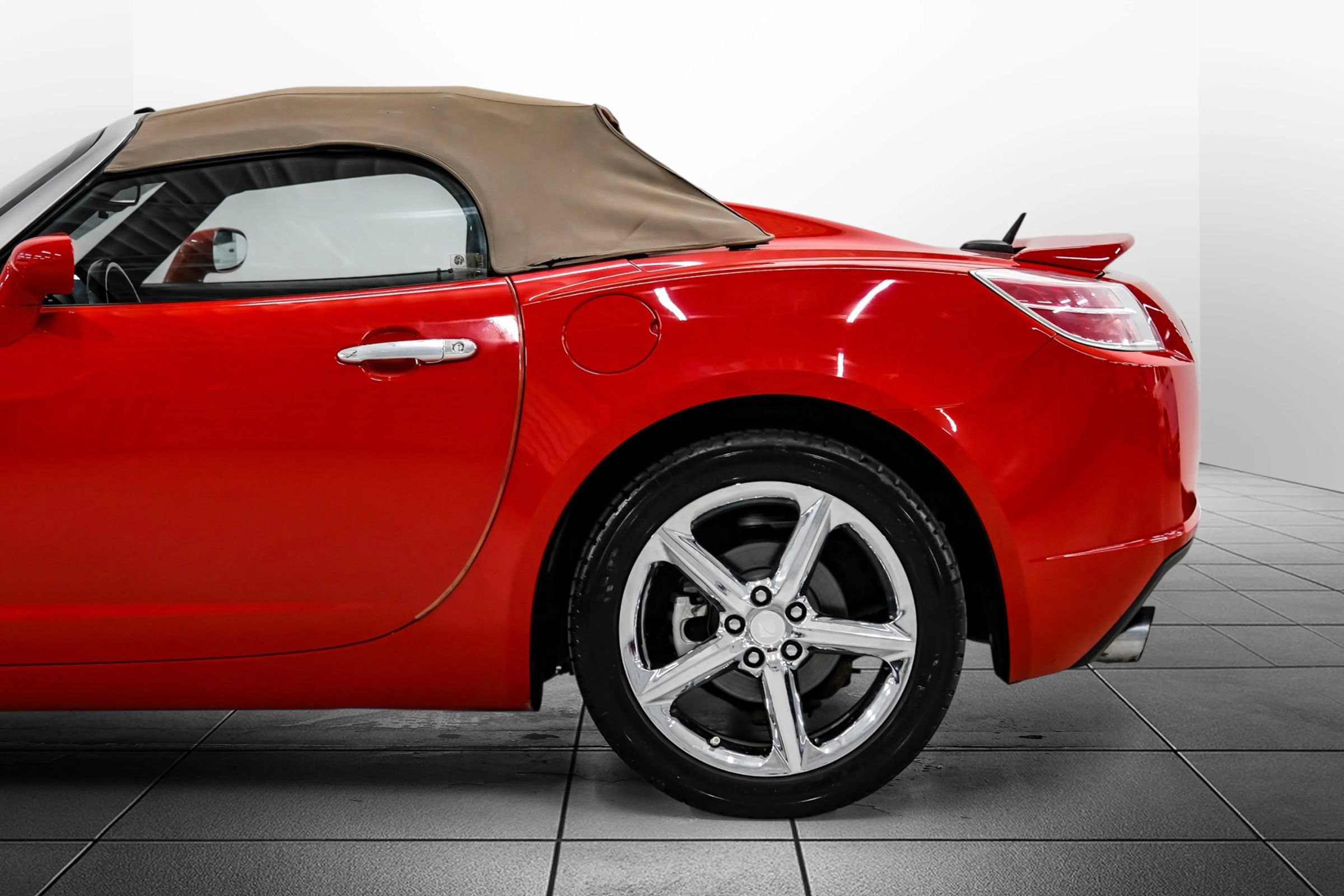 Used 2009 Saturn Sky Red Line RWD image 22