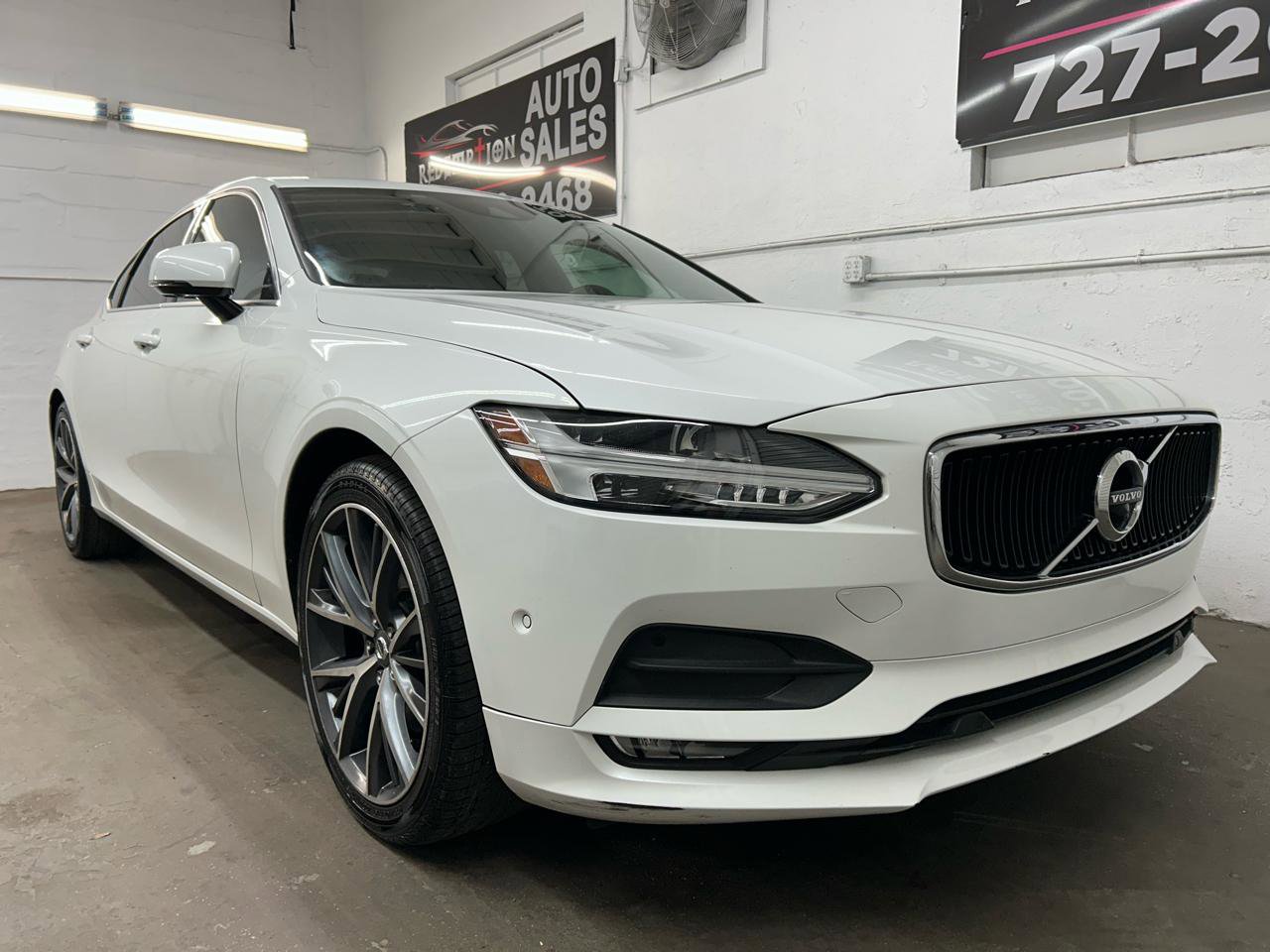 Used 2018 Volvo S90 T5 Momentum w/ Convenience Package AWD/4WD image 2