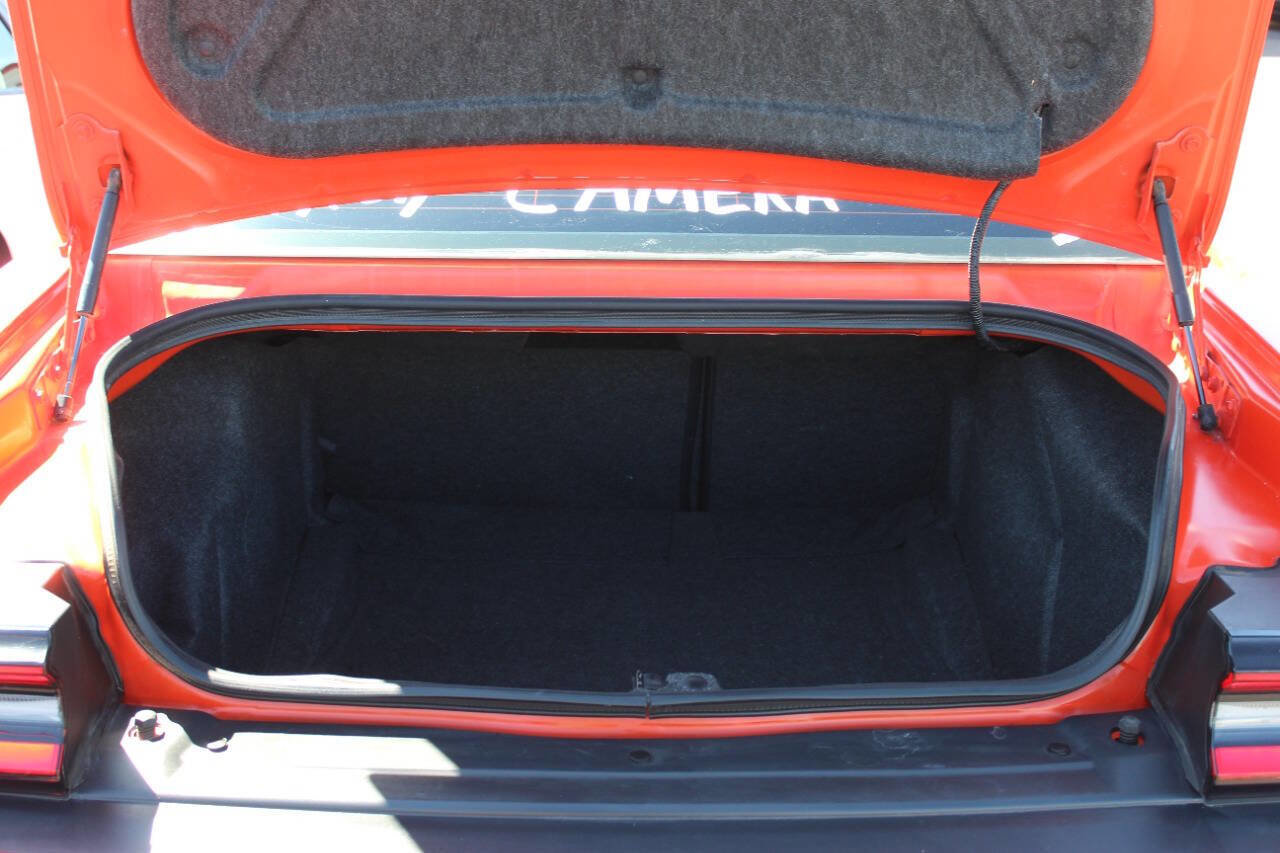 Used 2019 Dodge Challenger SXT RWD image 11
