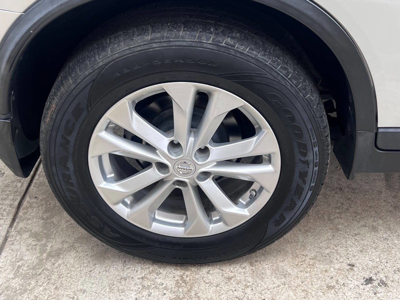 Used 2015 Nissan Rogue SV image 10