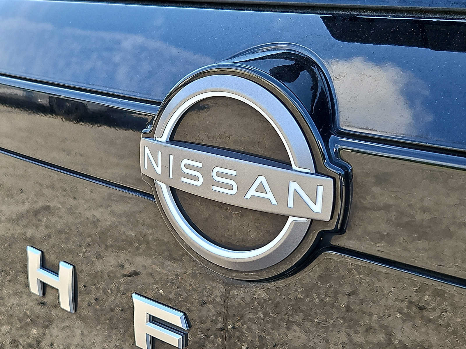 Used 2025 Nissan Pathfinder SV FWD image 33