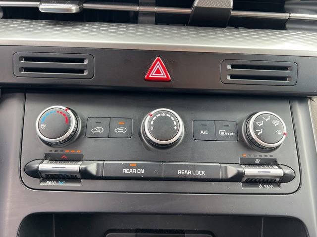 Used 2024 Kia Carnival LX FWD image 22