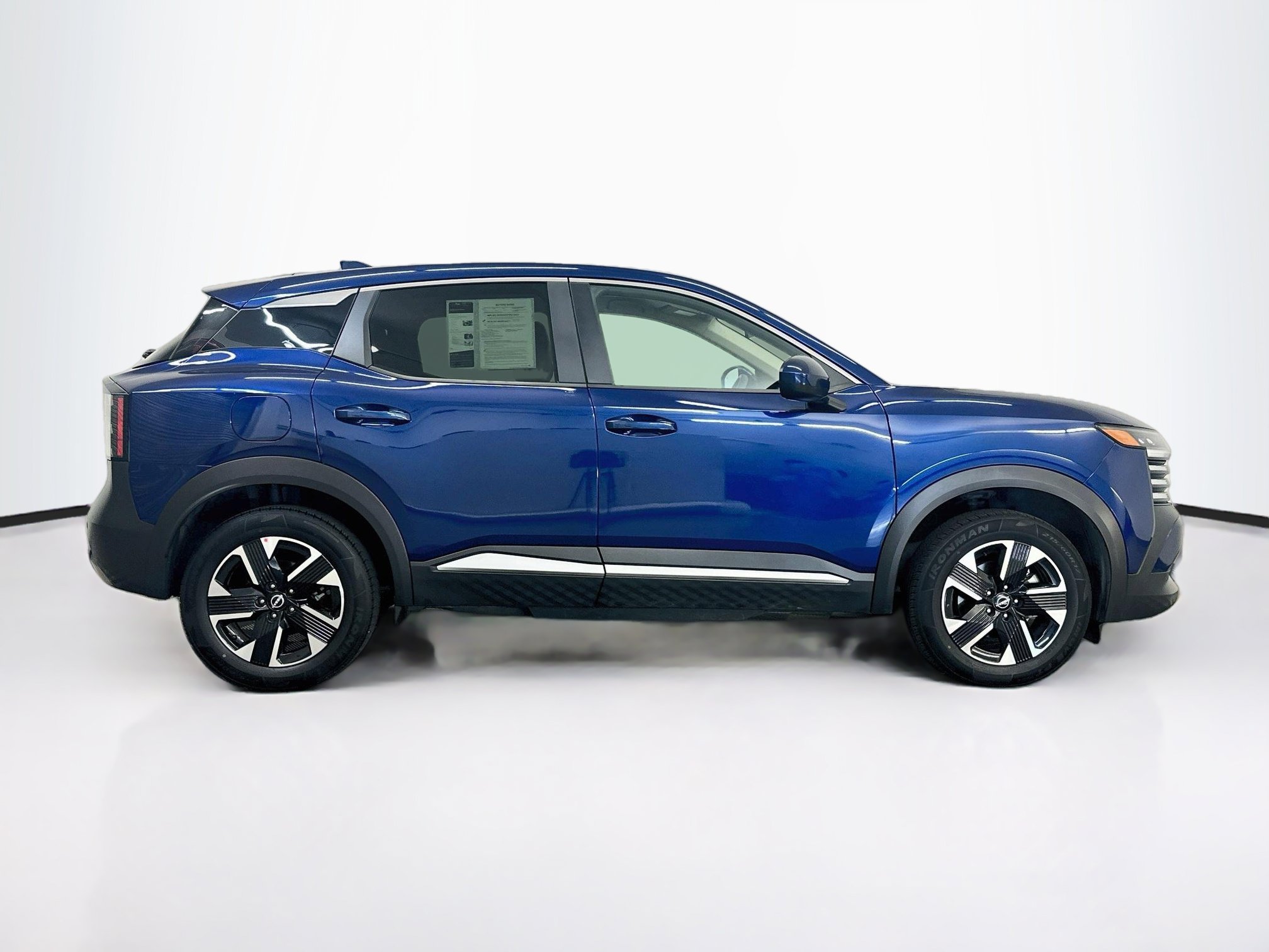Used 2025 Nissan Kicks SV AWD/4WD image 10
