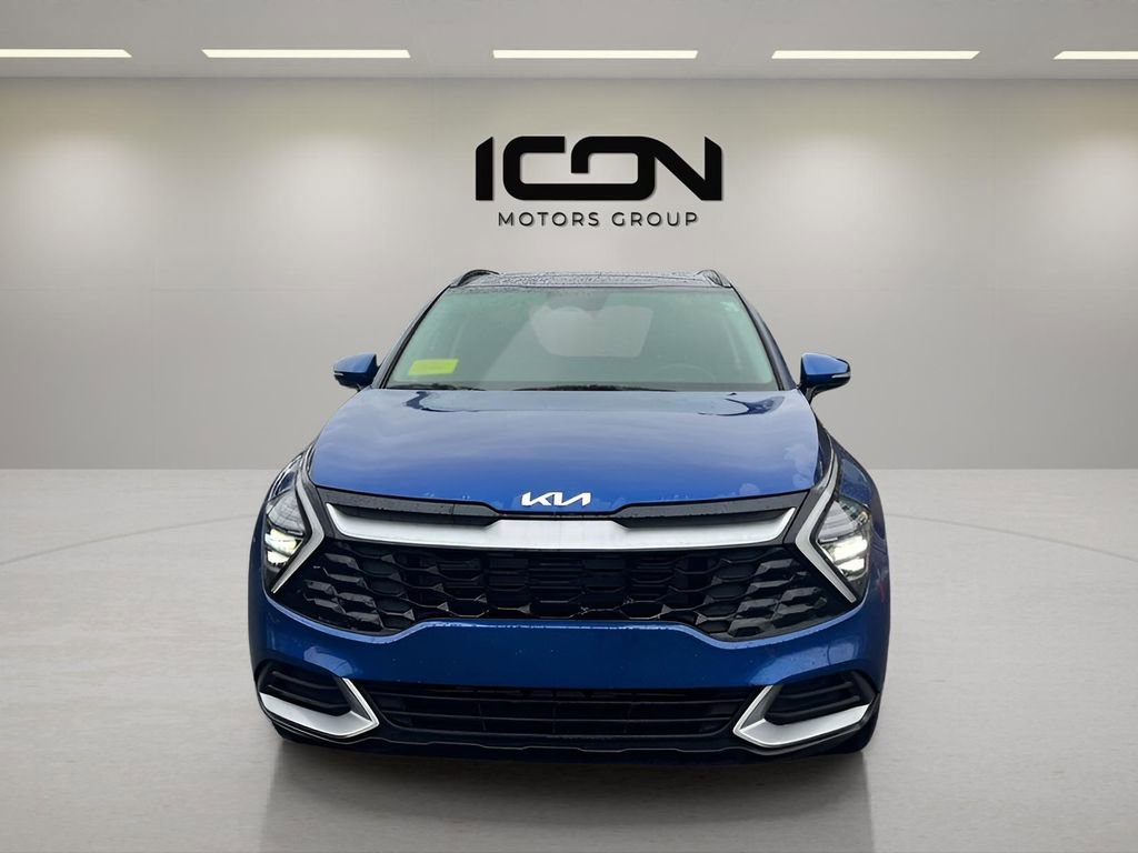 Used 2025 Kia Sportage EX w/ Premium Package image 2