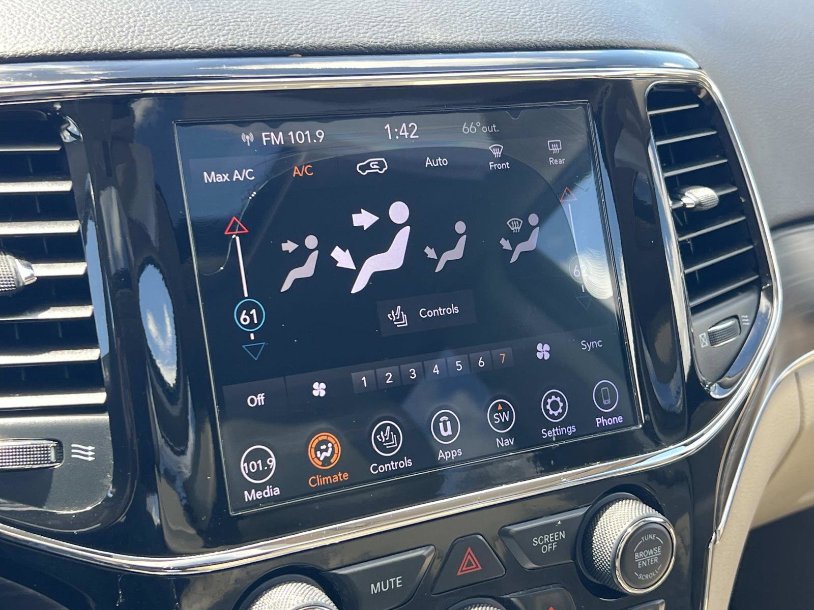 Used 2020 Jeep Grand Cherokee Limited w/ Premium Lighting Group image 12