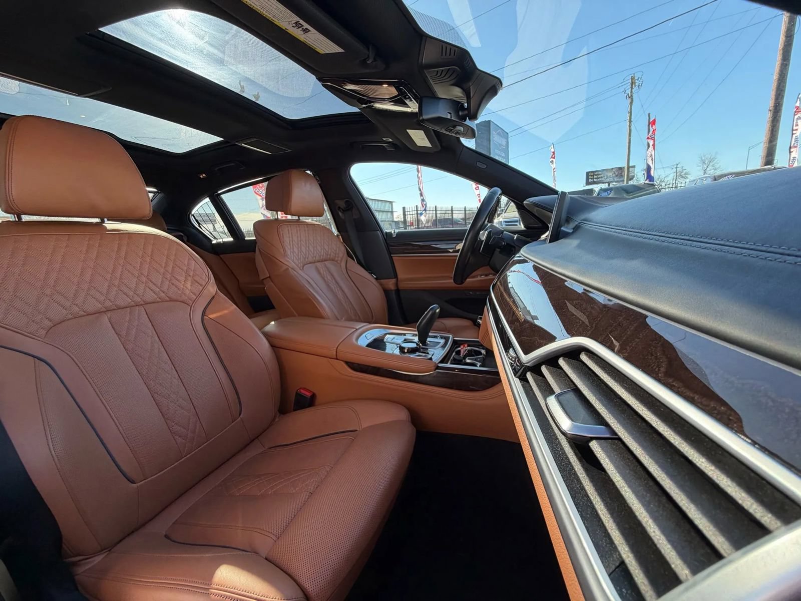 Used 2022 BMW 750i xDrive w/ Executive Package AWD/4WD image 44