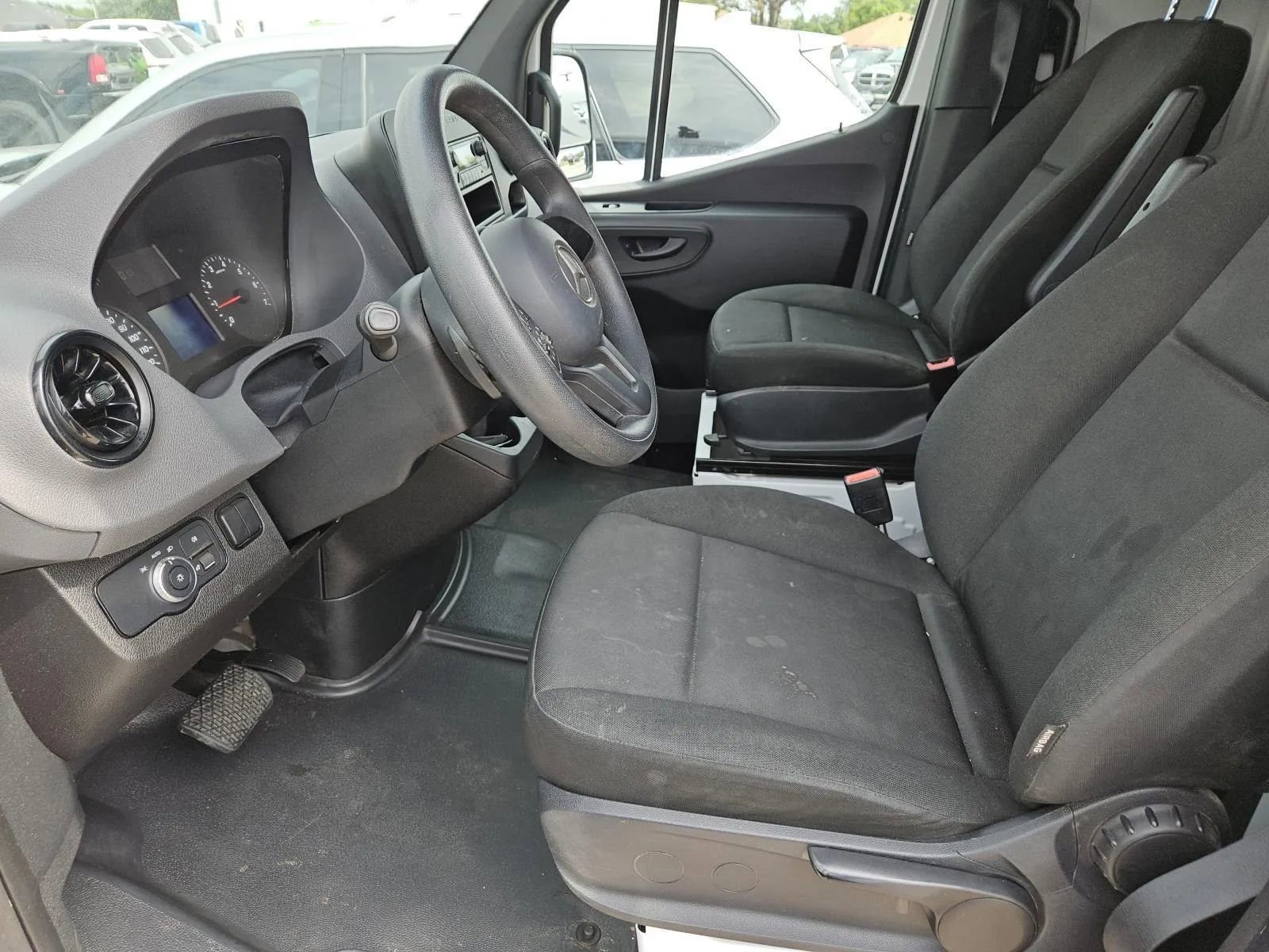 Used 2021 Mercedes-Benz Sprinter 1500 image 23