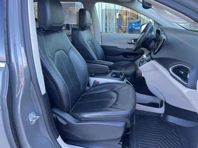 Used 2022 Chrysler Pacifica Touring-L image 21