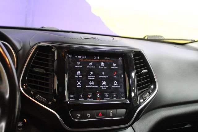 Used 2019 Jeep Cherokee Overland w/ Technology Group AWD/4WD image 17