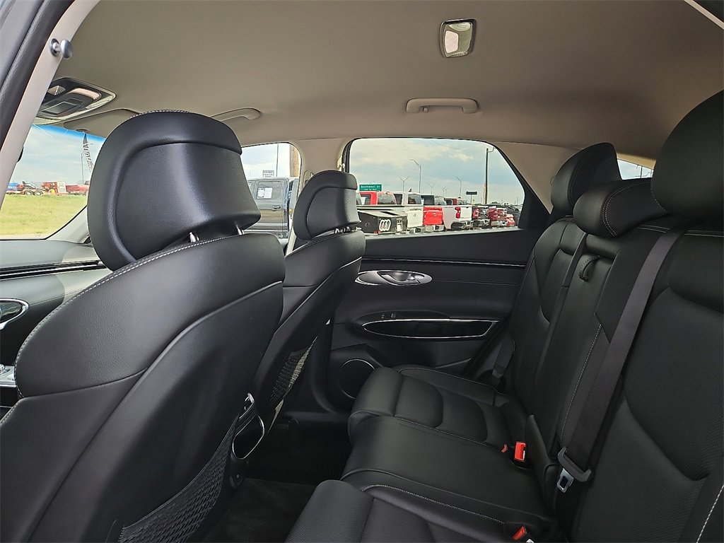 Used 2025 Genesis GV70 2.5T image 17