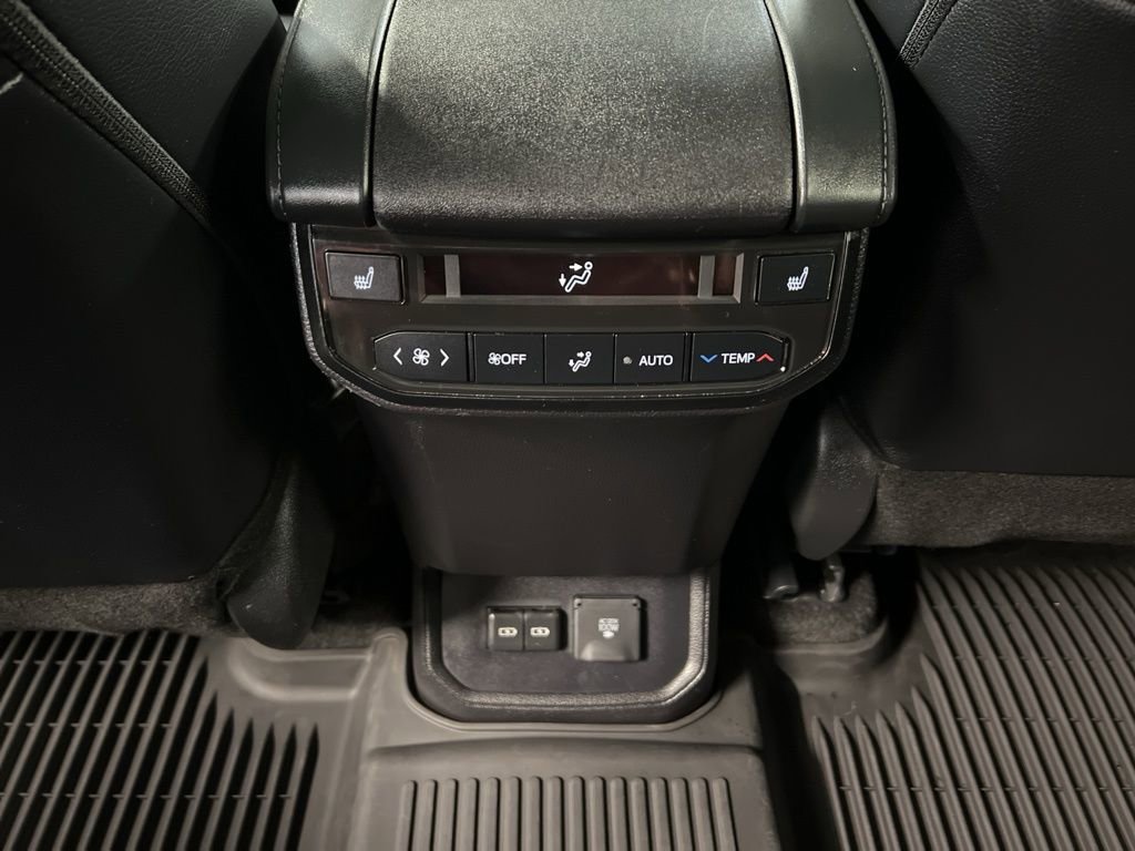 Used 2024 Toyota Highlander Platinum image 35