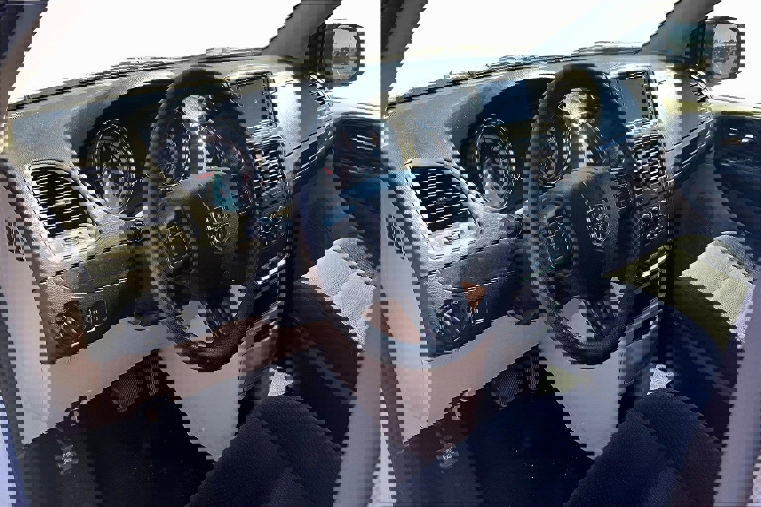 Used 2019 Dodge Grand Caravan SE w/ UConnect Hands-Free Group image 11