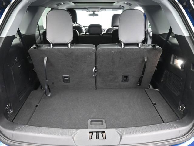 Used 2022 Ford Explorer XLT w/ Equipment Group 202A image 7