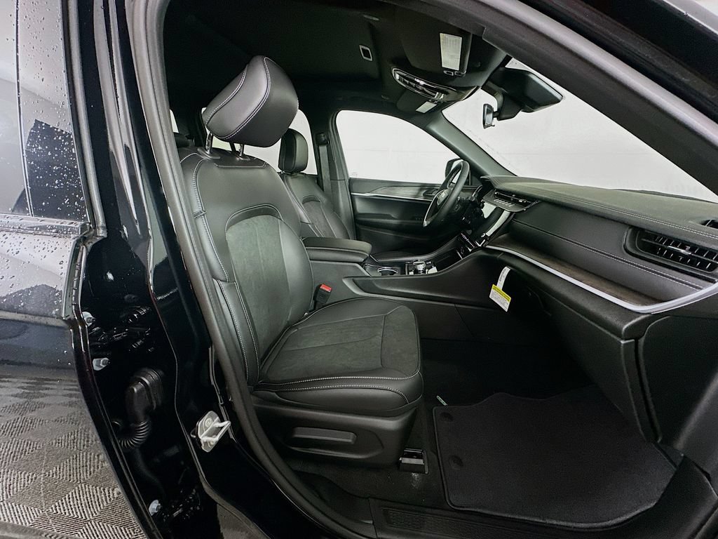New 2026 Jeep Grand Cherokee Altitude AWD/4WD image 37