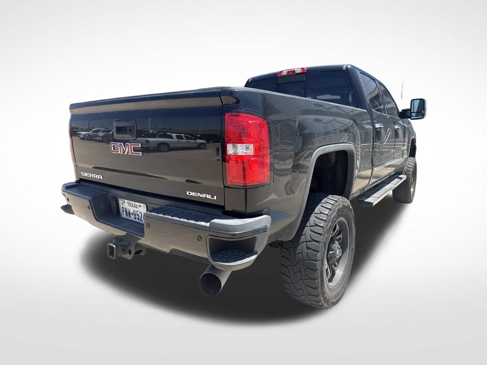 Used 2018 GMC Sierra 2500 Denali w/ Duramax Plus Package AWD/4WD image 10