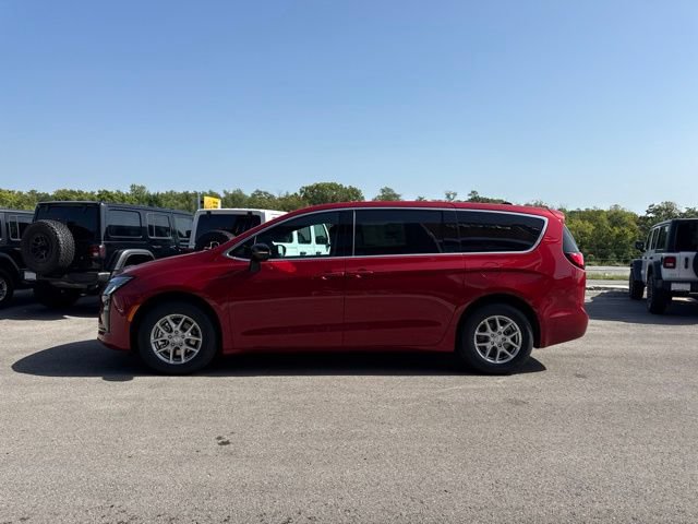 New 2027 Chrysler Pacifica Select FWD image 7