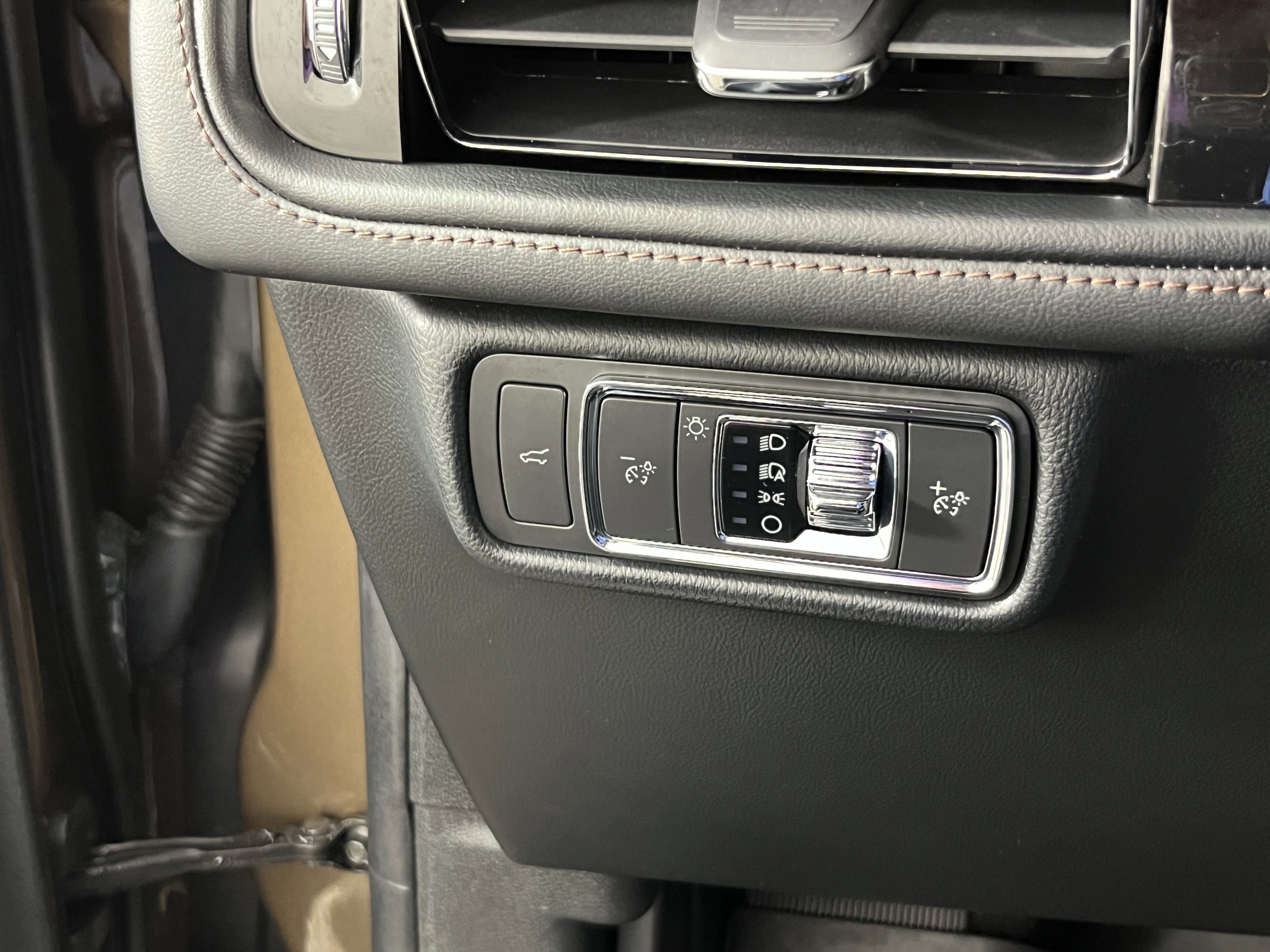 Used 2022 Lincoln Aviator Reserve w/ Equipment Group 201A image 19