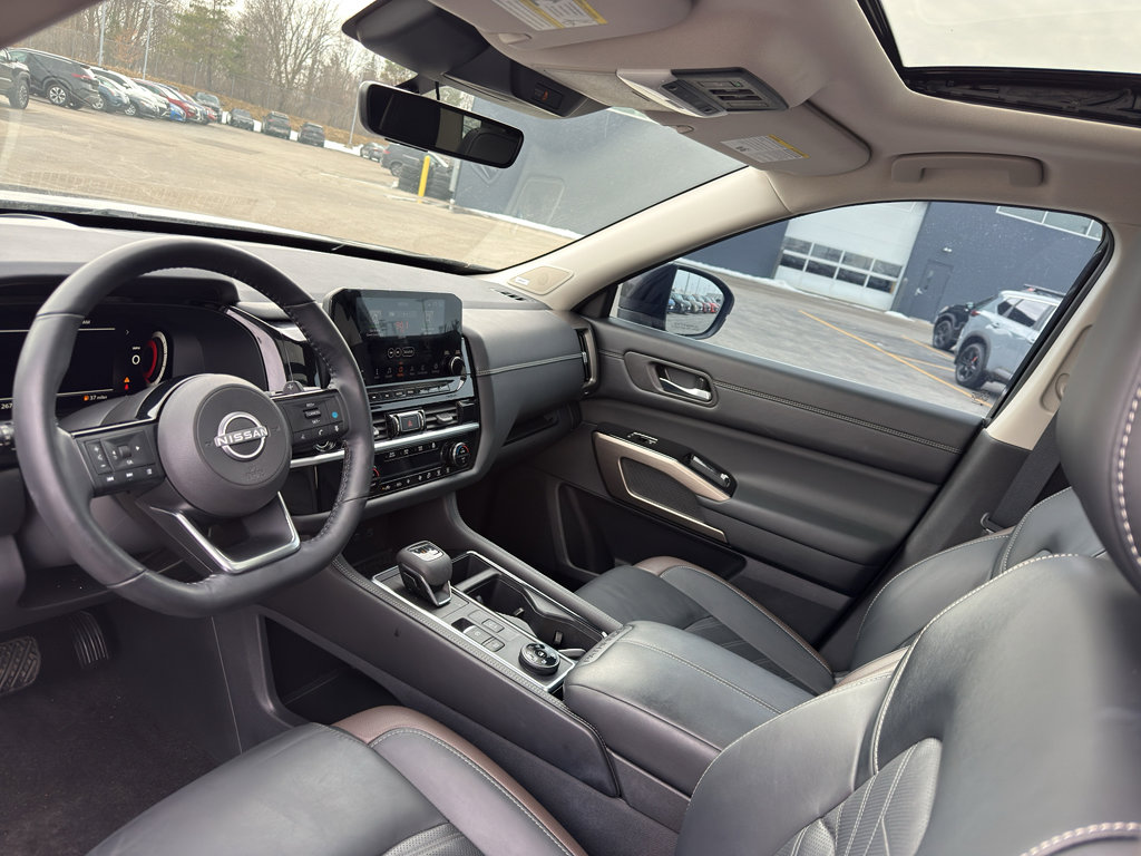 Used 2023 Nissan Pathfinder Platinum w/ Lighting Package (N93) image 25