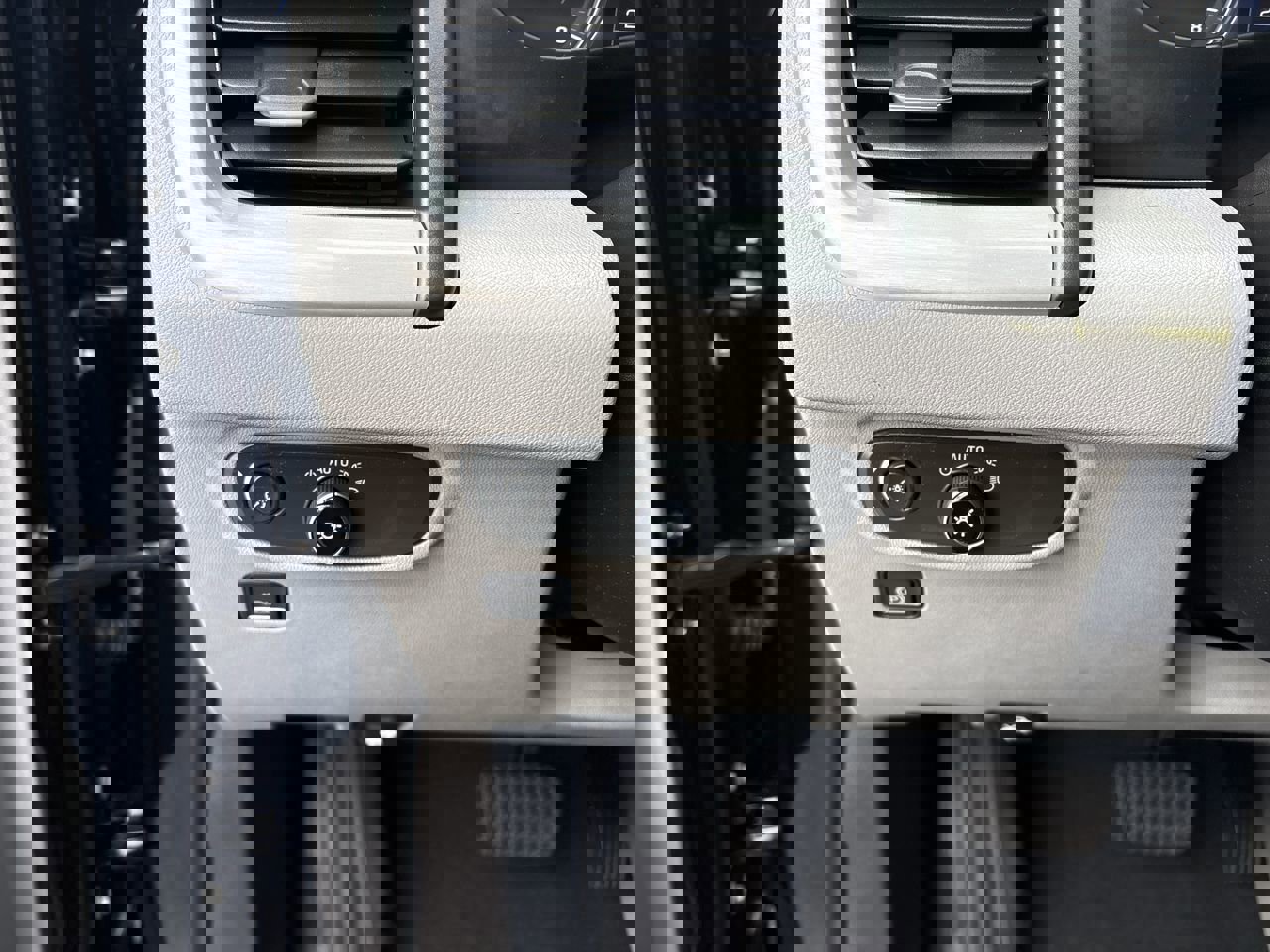 Used 2022 GMC Terrain SLE w/ Driver Convenience Package image 14