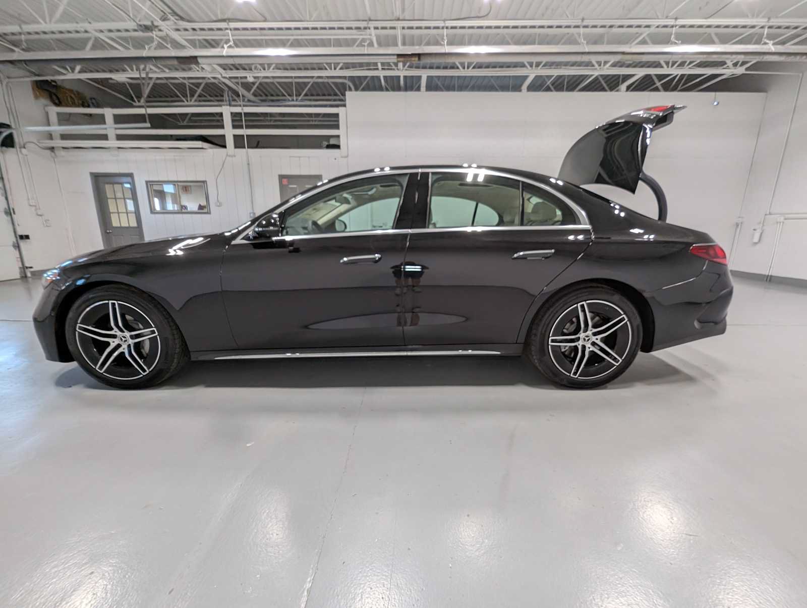 New 2026 Mercedes-Benz E 350 4MATIC Sedan image 10