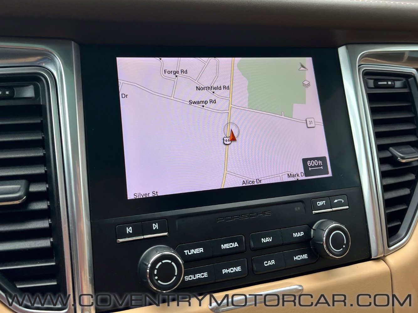 Used 2017 Porsche Macan Turbo image 18