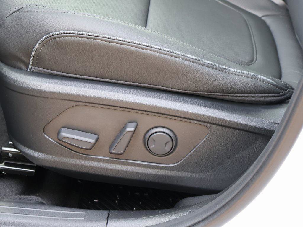 New 2026 Hyundai Tucson Limited image 25