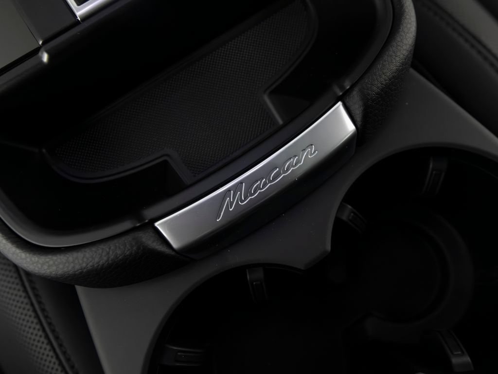 New 2026 Porsche Macan AWD/4WD image 32